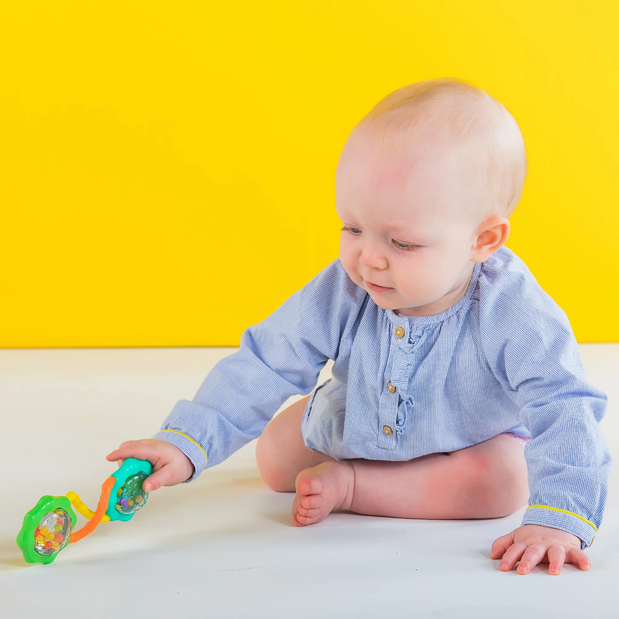 157-bright-starts-rattle-shake-barbell-toy-green-3.webp Bright Starts Rattle & Shake Barbell Toy - Green