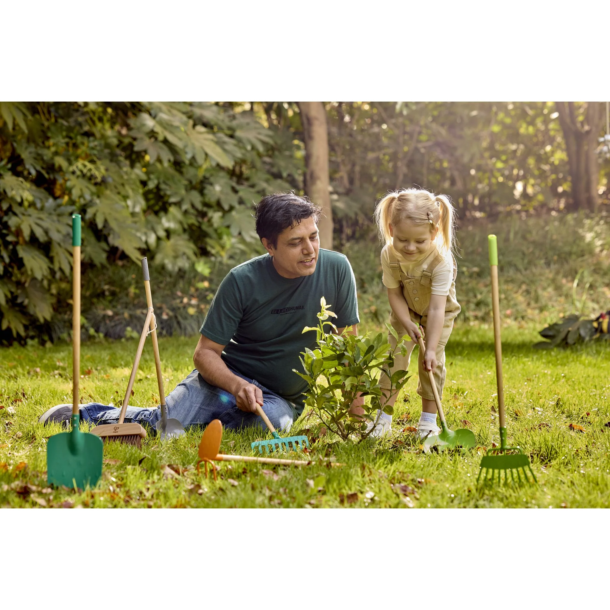 1804-hape-pointed-garden-shovel-10.webp Hape Pointed Garden Shovel