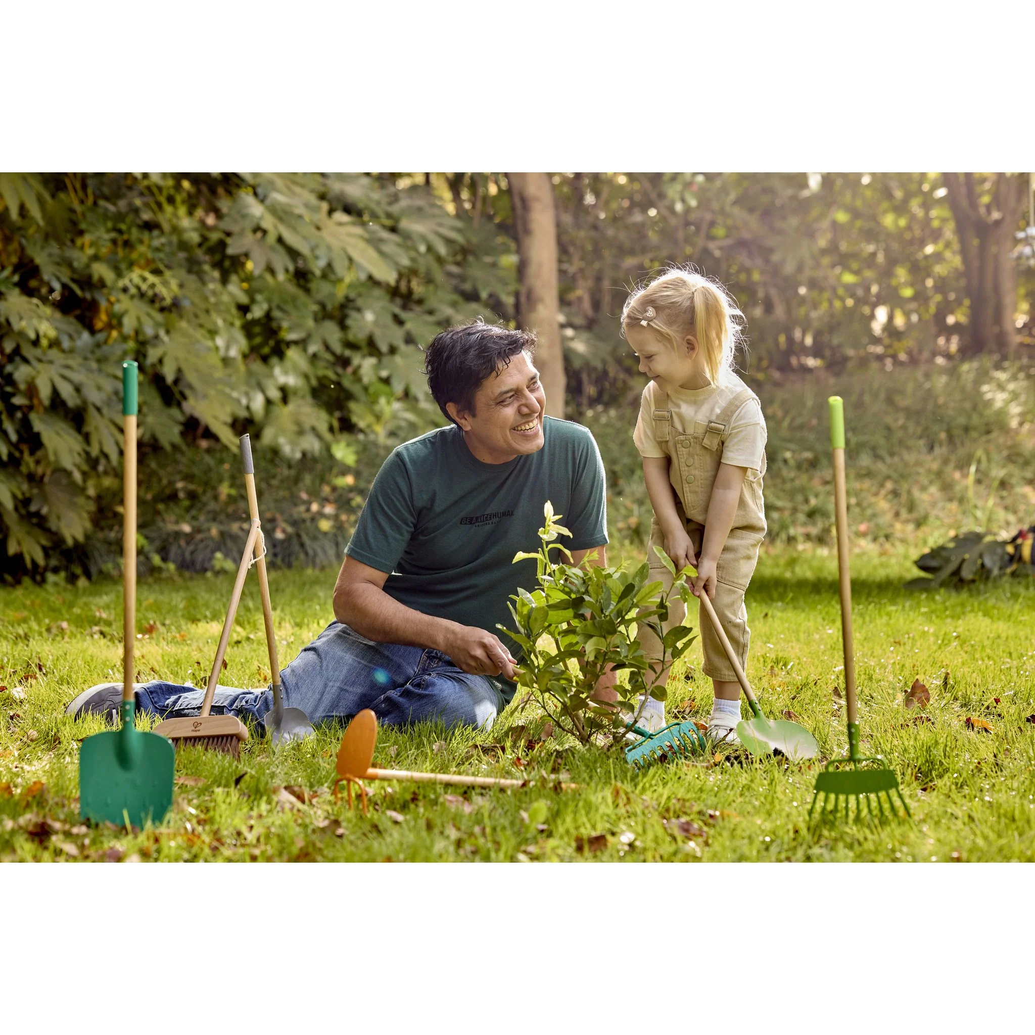 1804-hape-pointed-garden-shovel-11.webp Hape Pointed Garden Shovel