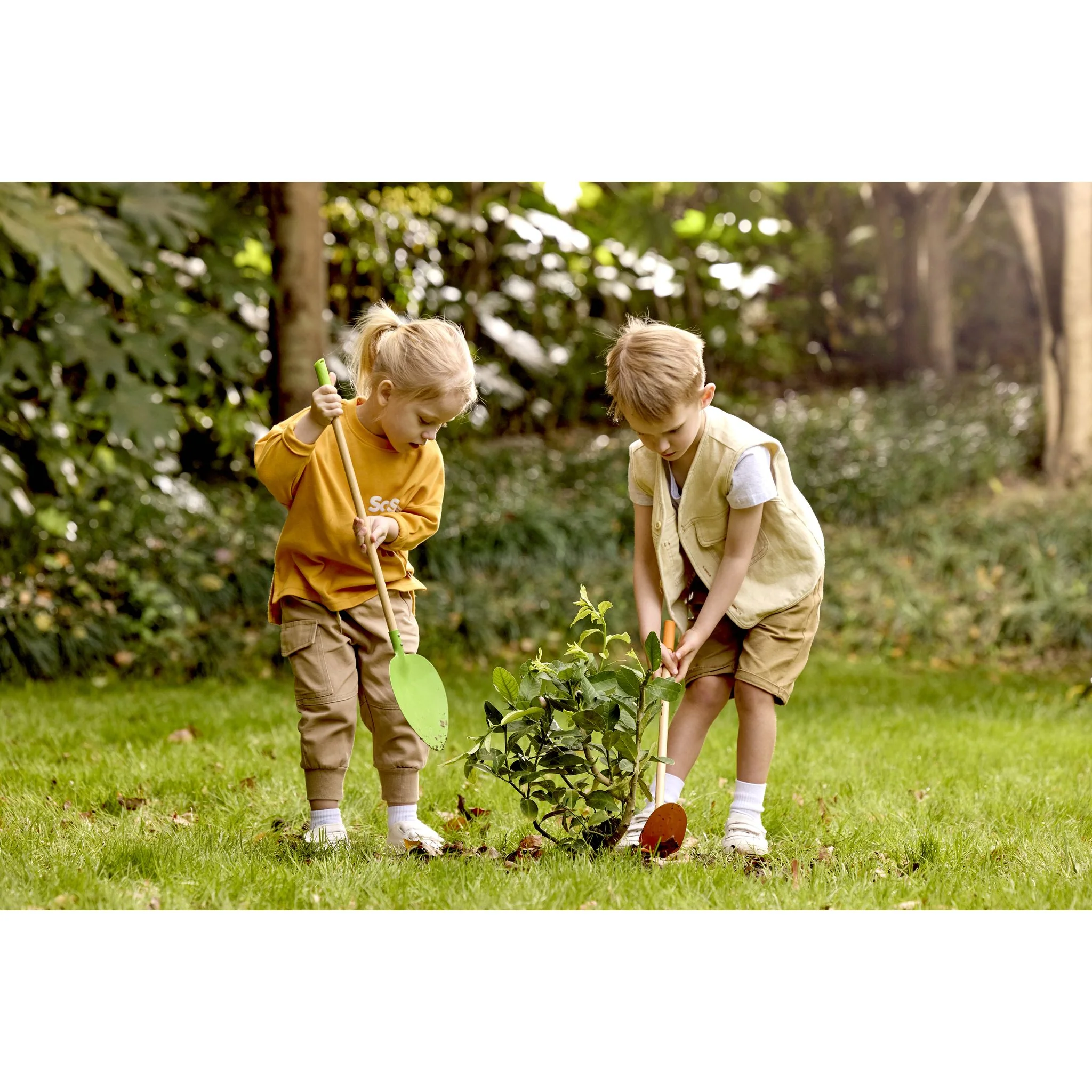 1804-hape-pointed-garden-shovel-9.webp Hape Pointed Garden Shovel
